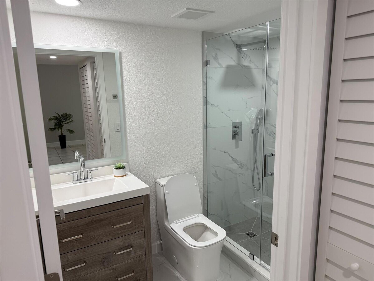 Photo - 7125 NW 186th St Unidad 101