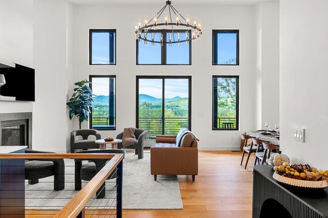 Building Photo - 162 Pond Rd