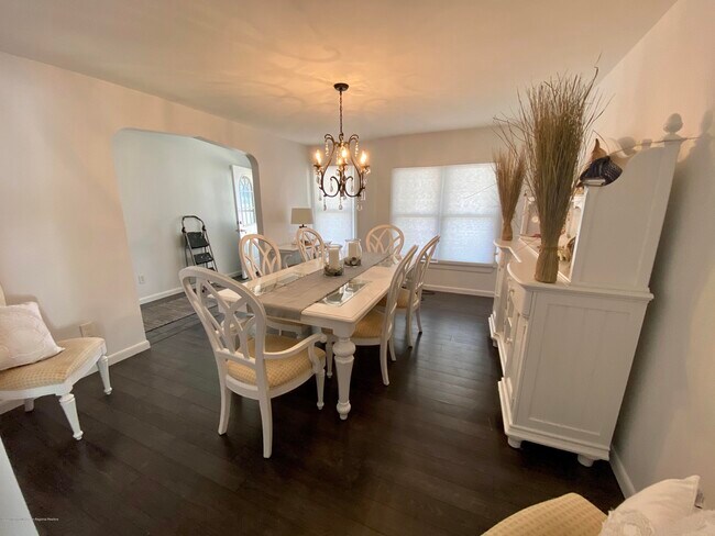 Photo - 402 A St Unidad Downstairs