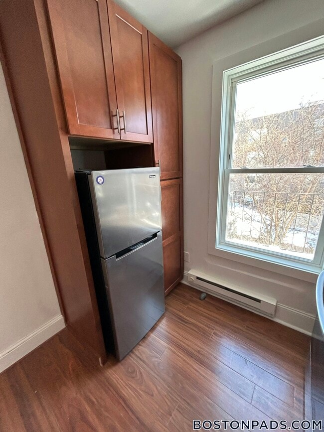 Photo - 682 Parker St Unidad 2