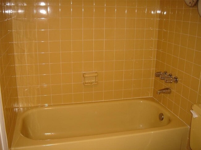 Building Photo - 315 SE 11th Ter Rental
