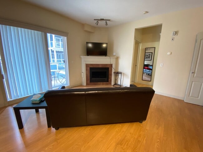 Building Photo - 1 Bed 1 Bath Unit 237