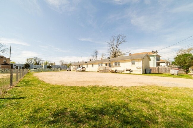 Photo - 323 W Peach St Unit Apt. B