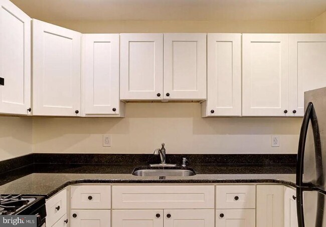 Photo - 2663 Belgrade St