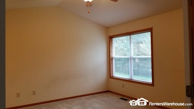 Photo - 64 Crown Pointe Curve