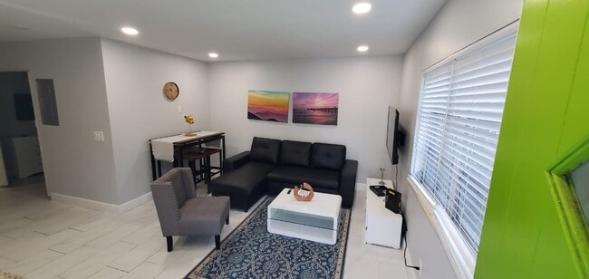 430 NE 1st Ave. Unit 430 A