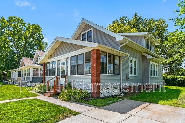2820 N 19th Ave