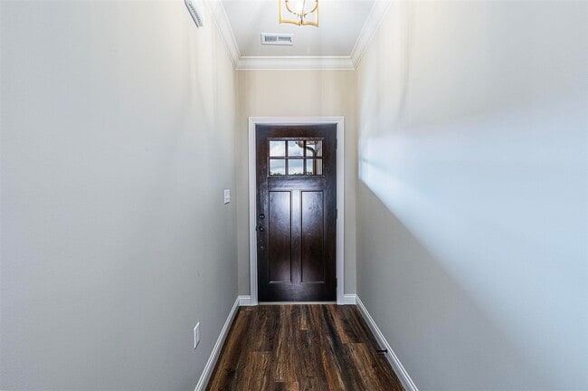 Photo - 558 Providence Ct