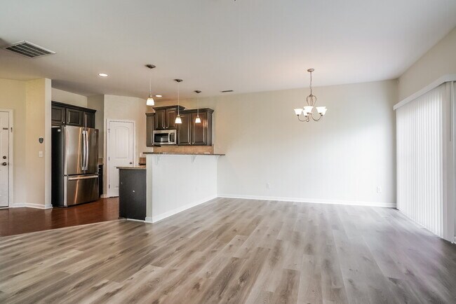 Photo - 645 Smith Ridge Way