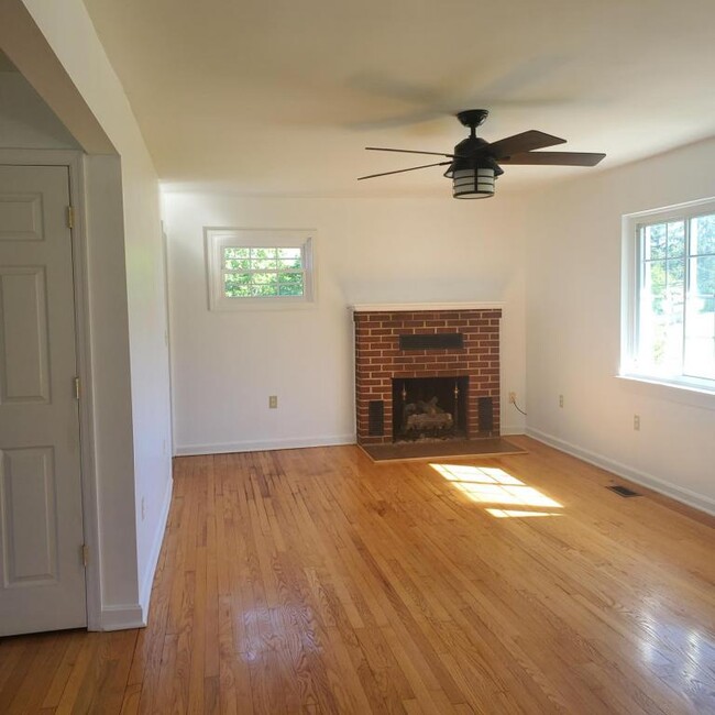 Photo - 766 Borden Rd