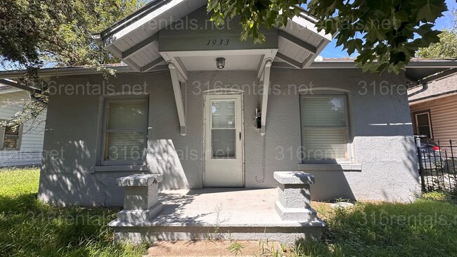 Building Photo - $849 - 2 bed 1 bath - Single Family Home L...