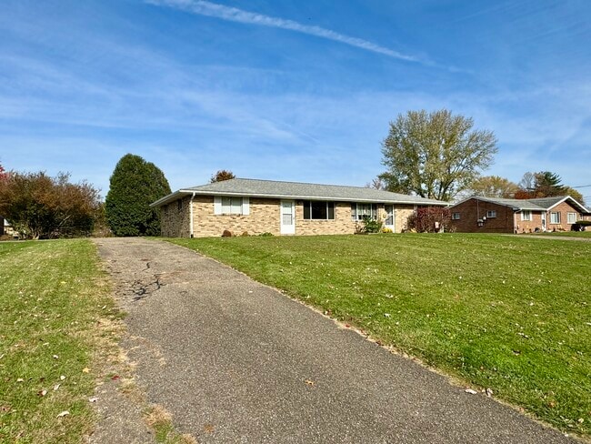 Photo - 7417 Rob St NW