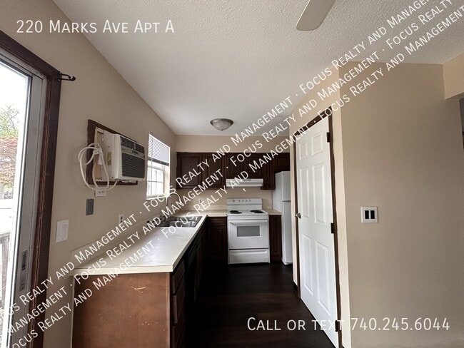 Photo - 220 Marks Ave Unit A