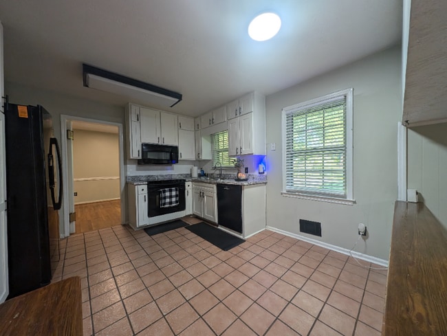 2322 Chevy Chase Ln