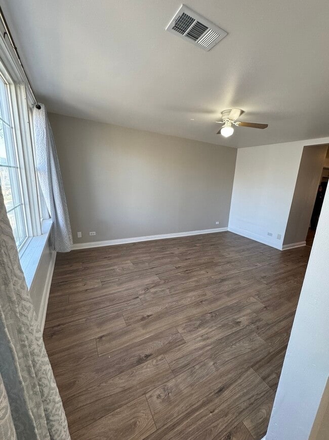 Photo - 617 W 43rd Pl