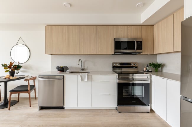 Building Photo - Centra