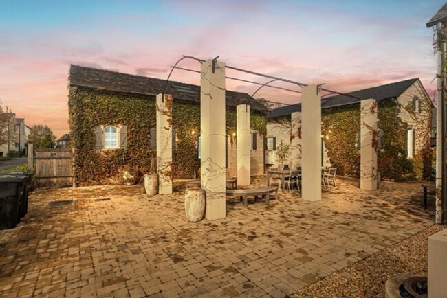 Photo - 192 Breakspear Ln