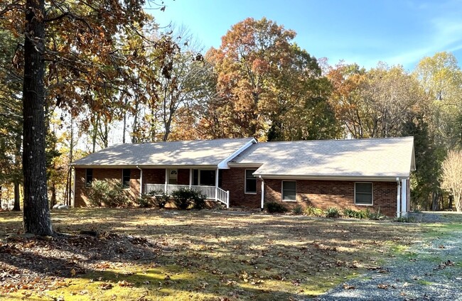 ~ Beautiful Ranch Home in Southern Alamance ~ - ~ Beautiful Ranch Home in Southern Alamance ~