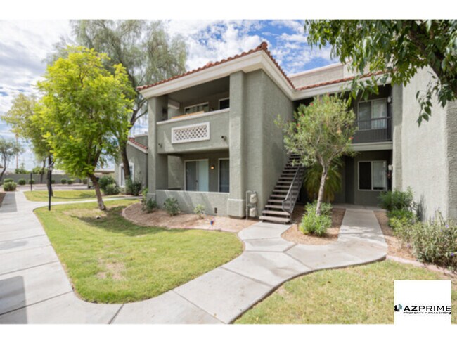 Building Photo - Premium 1/1 Corner Condo - Gated Phoenix L...
