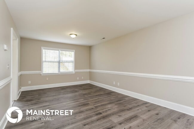 Photo - 206 Lasalle Way