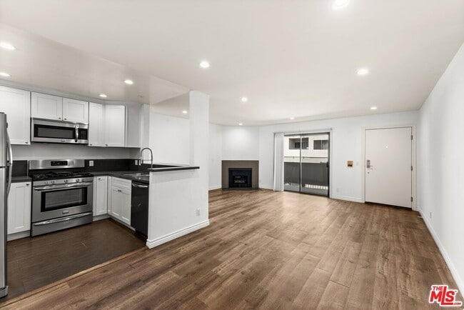 Building Photo - 6212 Fulton Ave Unit 103