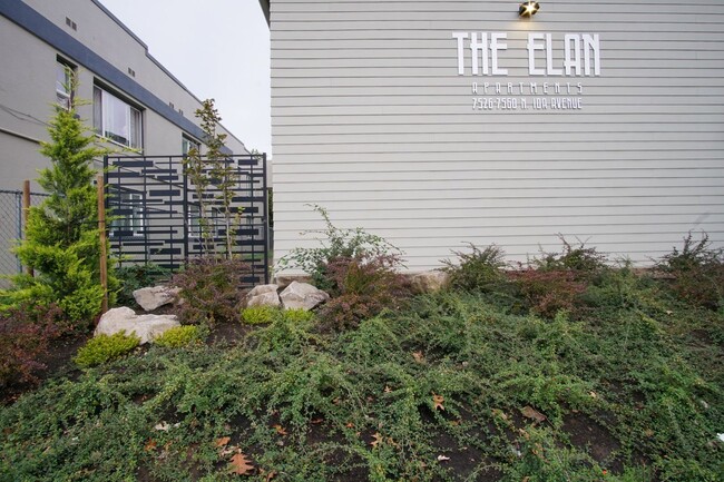 Building Photo - Top-Floor 2-Bedroom with Bamboo Flooring + Off-Street Parking! Unit 7532