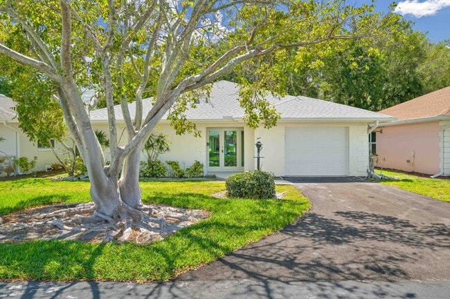 Building Photo - ** Completely Remodeled ~ 2/2 Single Family Home ~ 1 Car Garage ~ Downtown Naples **