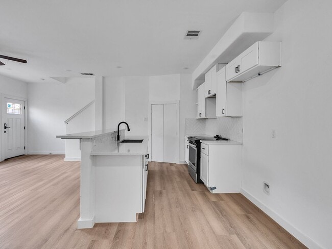 Building Photo - Brand New 3 Bed / 3.5 Bath Duplex Move-In Ready!