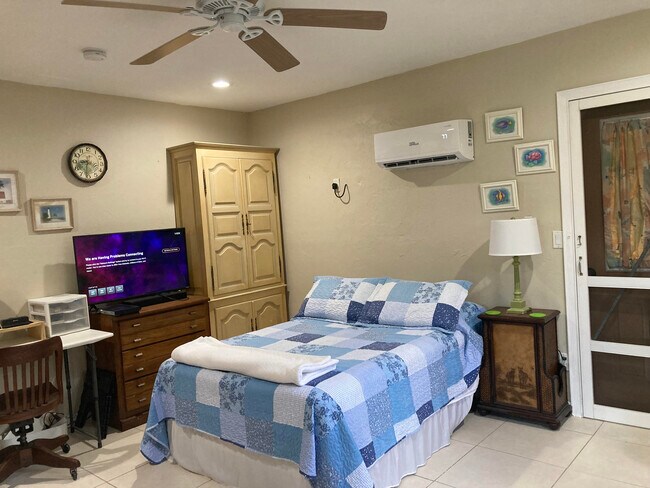 Photo - 203 Esther St