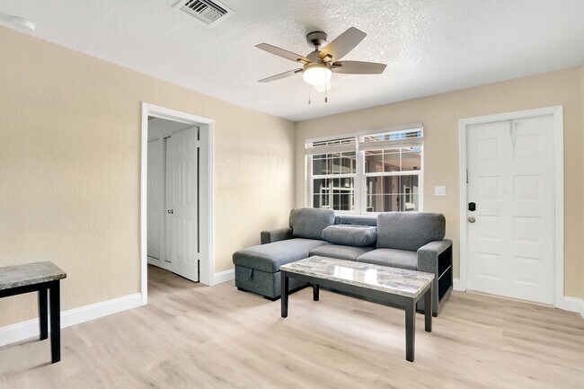 Photo - 1001 S Federal Hwy Unidad 5