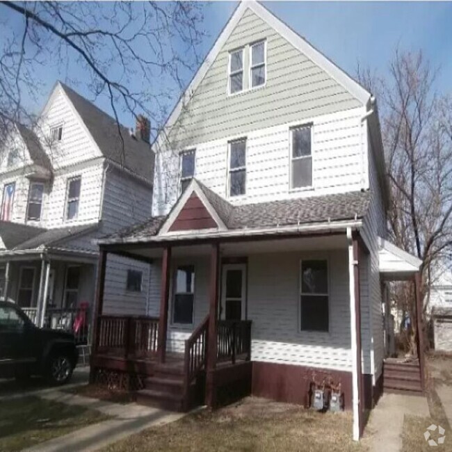 Building Photo - 8700 Willard Ave Unit Upstairs Rental