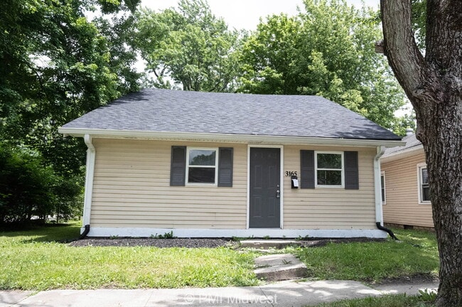 Building Photo - "Charming 2-Bed Gem in Prime Indianapolis Location – Cozy 768 Sq Ft Home Awaits!" Unit A