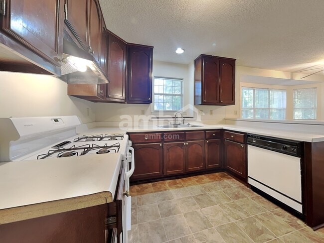 Photo - 401 Streamview Ln