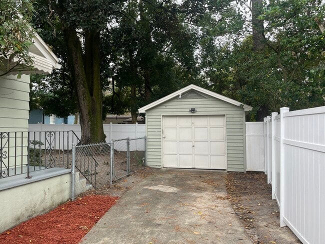 2114 Arcadia Pl