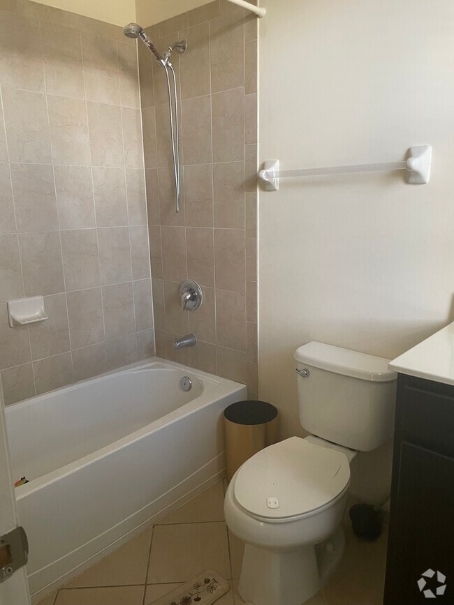 Building Photo - 755 SE 32nd Ter Rental
