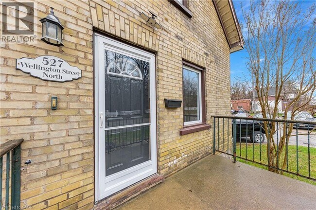 Photo - 527 Wellington St N