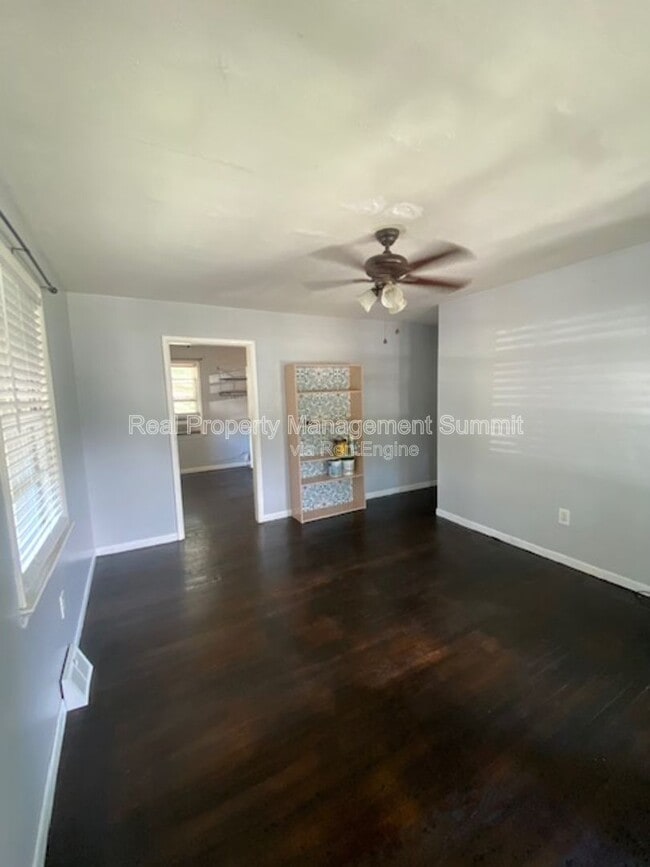 Photo - 302 Archer St