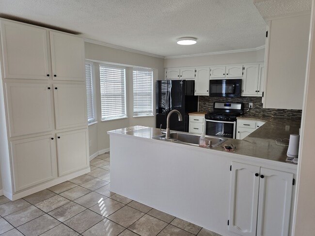 Photo - 6811 Orchard St