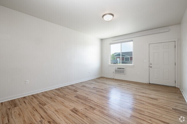 2BR, 2BA - 984SF - Living Room