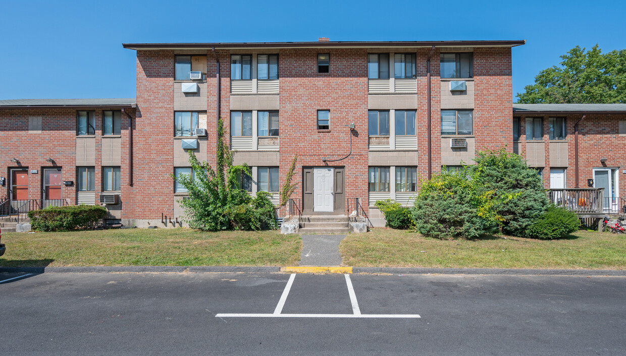 Photo - 157 School St (East Hartford, CT)