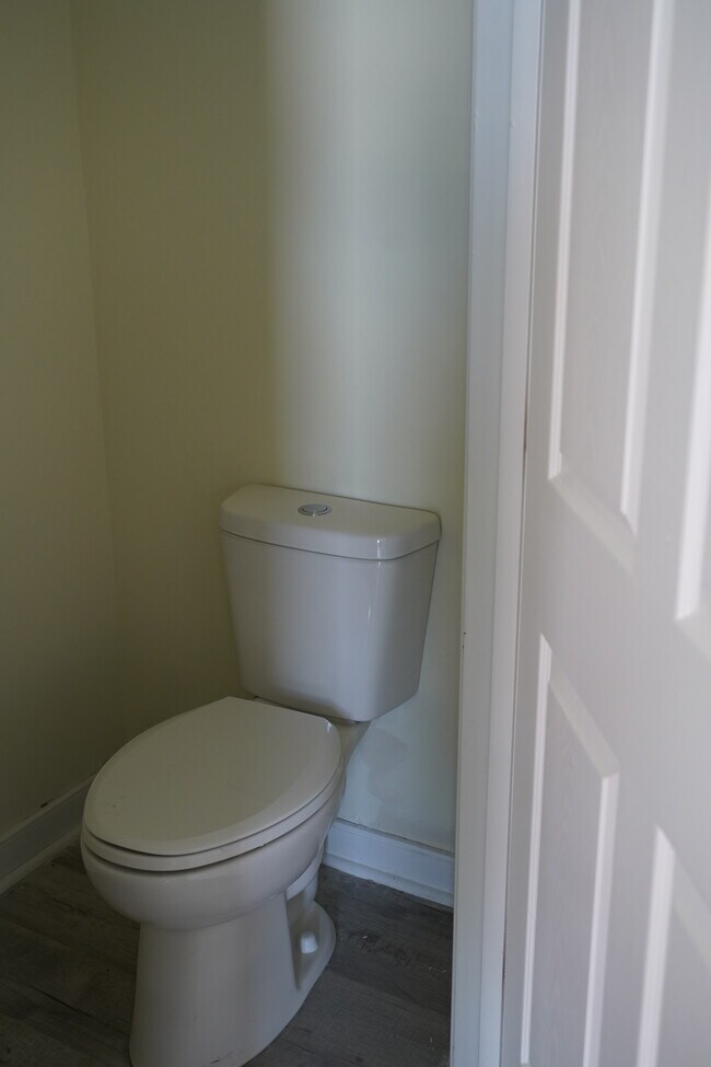 Bathroom downstairs - 1028 Halifax St
