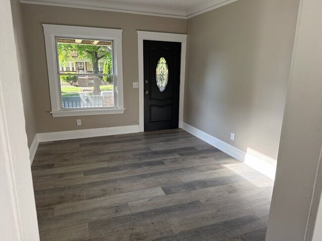 Photo - 10302 Lamontier Ave