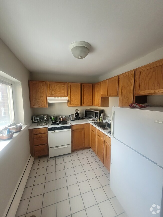 Building Photo - 61 Selkirk Rd Unit #6 Rental