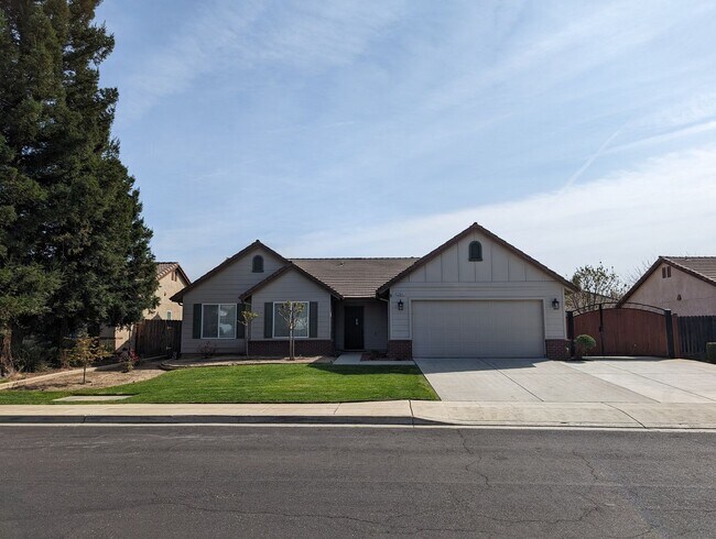 Refreshed and updated 5 bedroom Clovis hom... - Refreshed and updated 5 bedroom Clovis hom... House