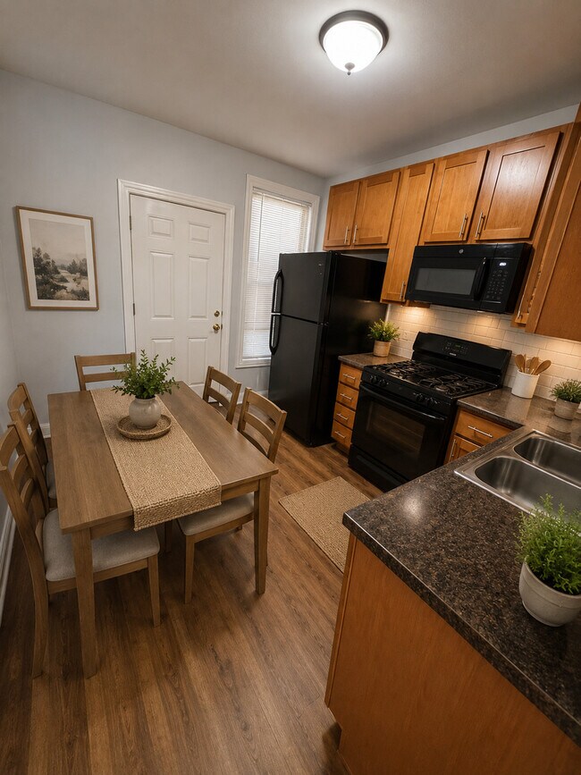 Photo - 3434 W Le Moyne St Unit 2