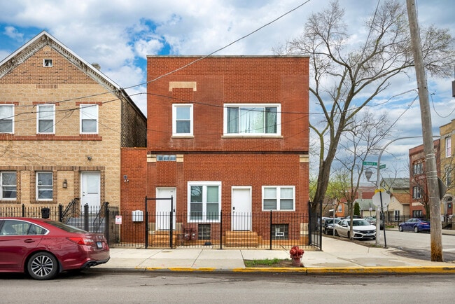 Building Photo - 2228 S Wood-2 Unit 2