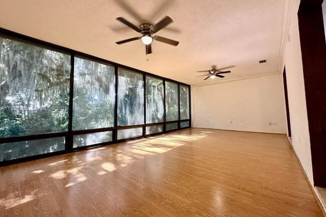 Building Photo - 2816 SW 14th Dr Unit 2816