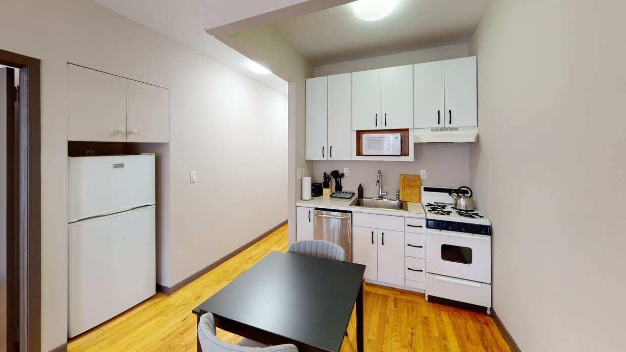 Photo - Private bedroom in 3 bed/1 bath Home