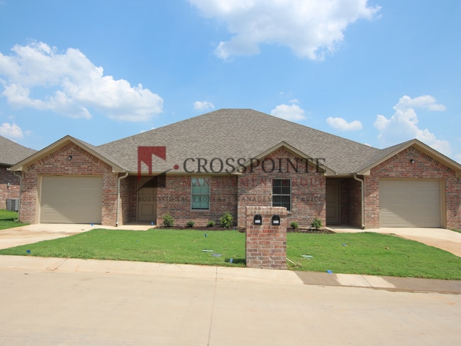 Building Photo - 2 Bedroom 2 Bath Townhome! Whitehouse ISD! Unit 6023