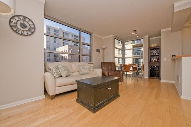 Photo - 680 Unit 611